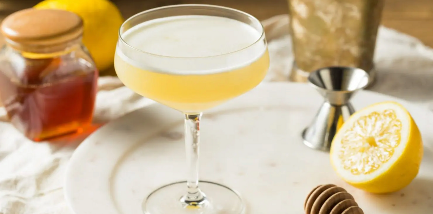 The "Honey Bee's Kiss" Cocktail